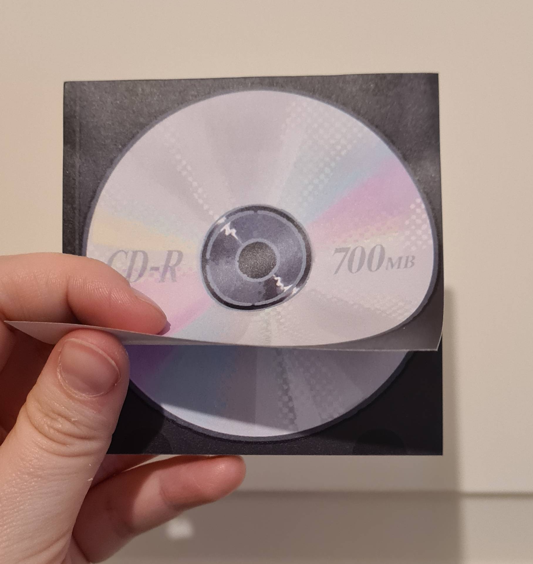 CD-R Sticky Note - by beeflover1 - in.cube8r