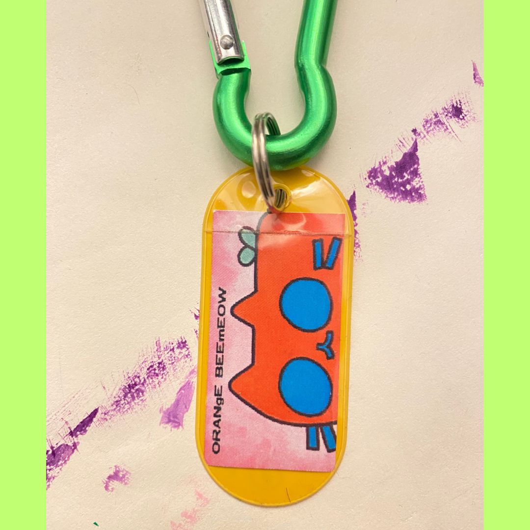 'ORANgE BEEmEOW’ V.1 Vinyl Keychain by Nathaniel 'ORANgE BEEmEOW’ V.1 Vinyl Keychain by Nathaniel - Image 2