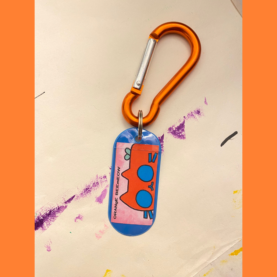 'ORANgE BEEmEOW’ V.1 Vinyl Keychain by Nathaniel 'ORANgE BEEmEOW’ V.1 Vinyl Keychain by Nathaniel - Image 5