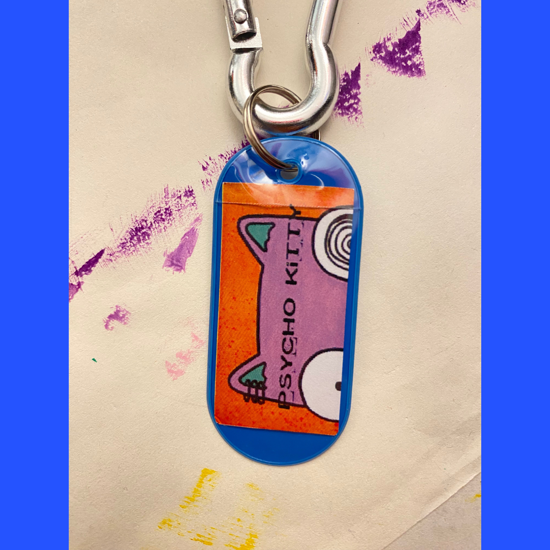 'PSYCHO KiTTY’ V.1 Vinyl Keychain by Nathaniel - Image 2