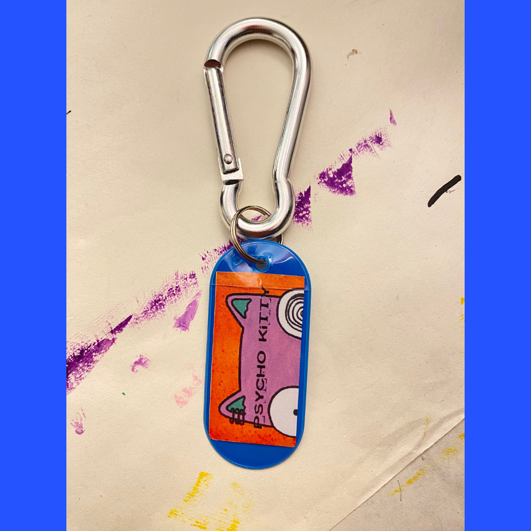 'PSYCHO KiTTY’ V.1 Vinyl Keychain by Nathaniel - Image 3