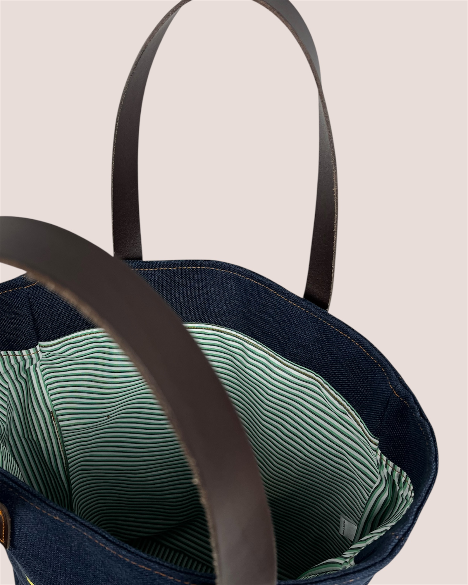 Retriever tote by APEM STUDIO Retriever tote by APEM STUDIO - Image 3