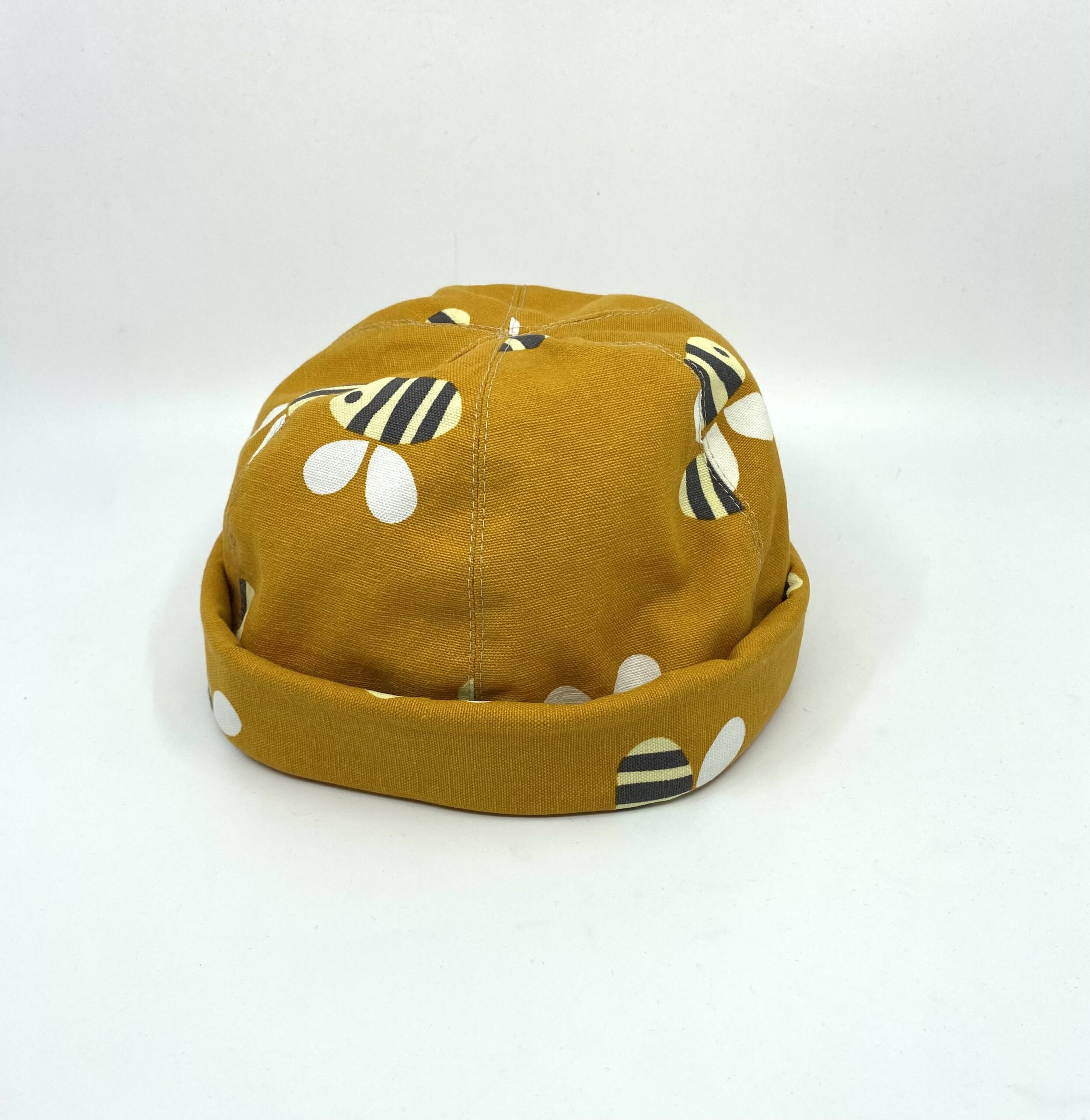 Bees docker hat by Judith Scott Upcycling Bees docker hat by Judith Scott Upcycling