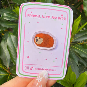 Bring a touch of Baldur’s Gate 3 to your outfits with this Baby Owlbear acrylic pin! Each pin measures approximately 2.7 cm in length, making it the perfect subtle accessory for jackets, bags, hats, or any clothing item.