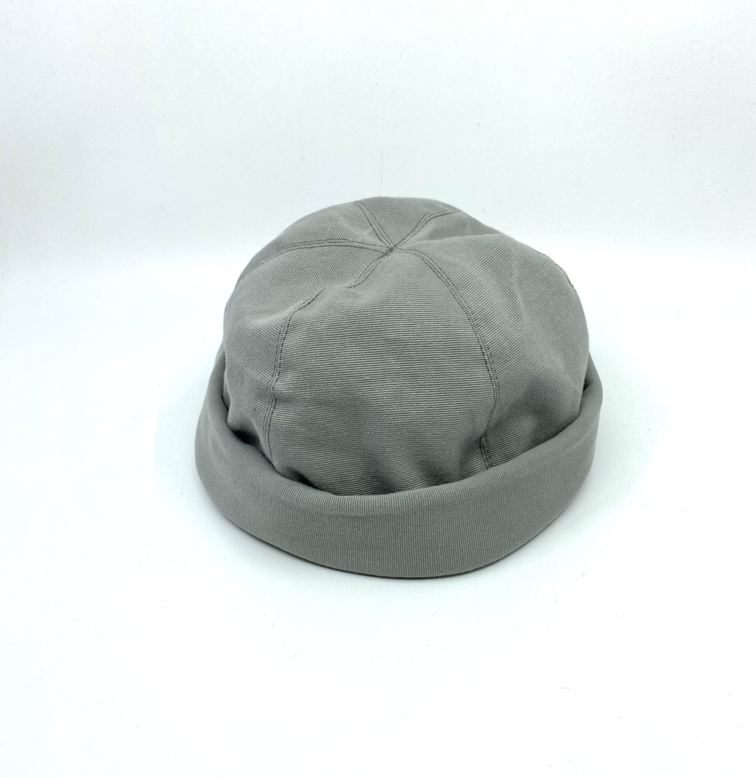 Light grey cotton twill docker hat by Judith Scott Upcycling Light grey cotton twill docker hat by Judith Scott Upcycling