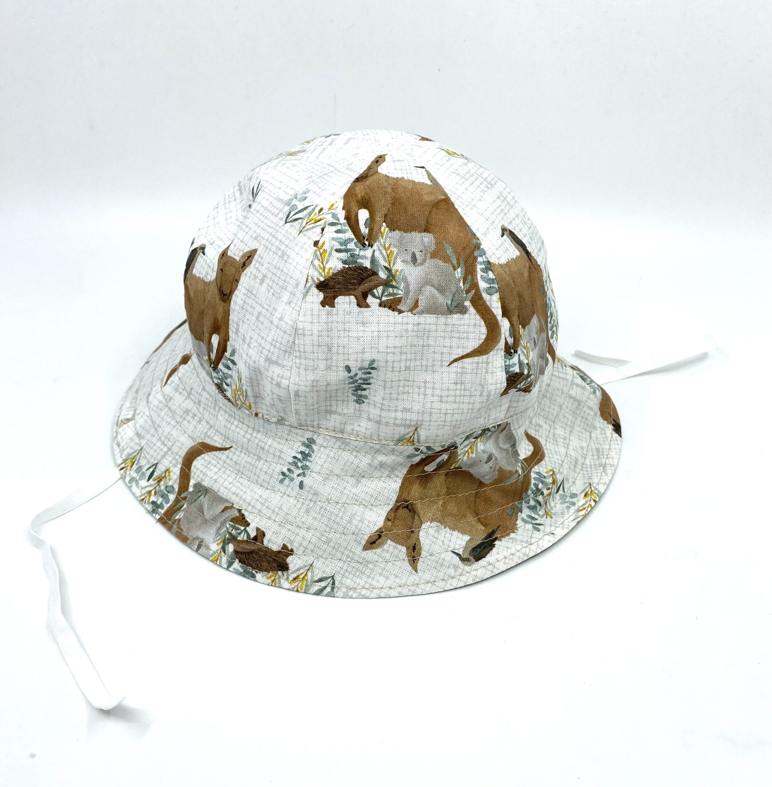 Kangaroos (older) baby hat by Judith Scott Upcycling Kangaroos (older) baby hat by Judith Scott Upcycling